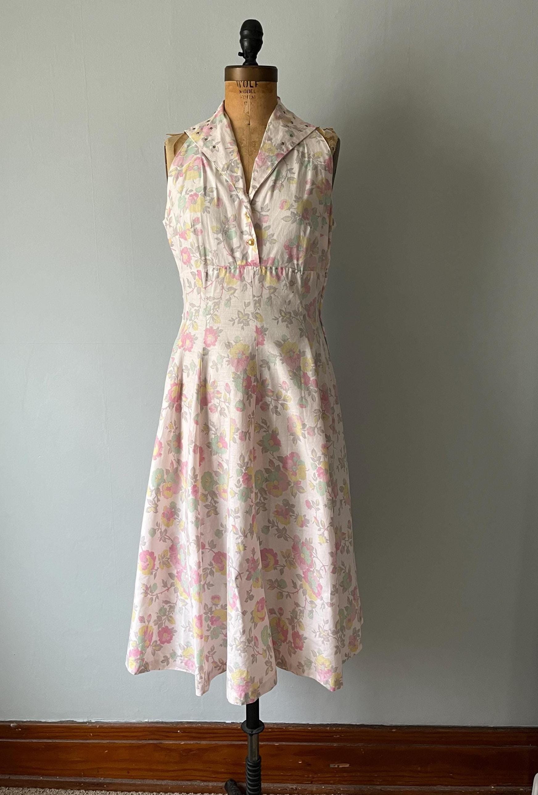 Vintage 1950s Pale Pink Cotton Floral Print Sleeveless Dress