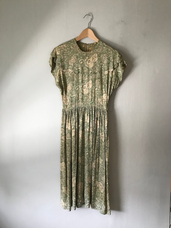 Size Small Vintage Wounded Bust 38 1940s Studded Two Tone Rayon Crepe Dress Waist 26-27