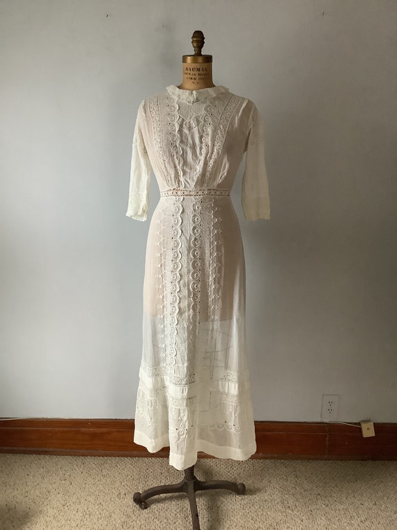 Antique Edwardian Women's Embroidered Cotton Lawn