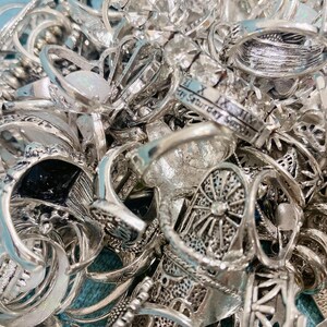 Tragbarer Schmuck Thrifted Grab Bag: All-inclusive-Kollektion einzigartiger Styles | Vielfältige Mode, trendige Pieces, must-have Accessoires