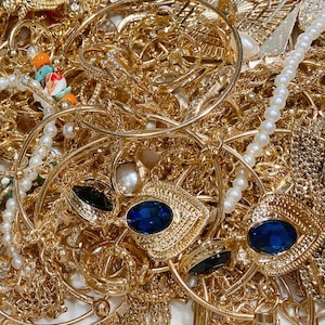 Bolsa sorpresa de joyas de segunda mano: lote de joyas misteriosas a granel, caja de joyas misteriosas, frasco de joyas misterioso, regalo para artesanos, joyas para manualidades