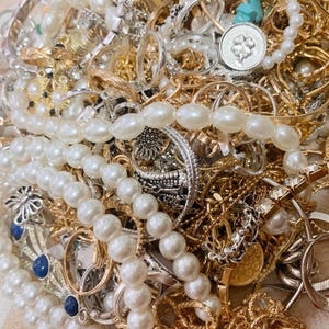 Thrifted Jewelry Mystery Grab Bag: Großgeheimnis-Schmuckglas Mystery-Schmucktasche Geheimnis Schmuck-Box Handwerk Geschenk für sie Geschenk für Handwerker