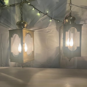Vtg Pair Hanging Swag Lantern Style 2 Candle Lights Brass Mesh Hollywood Regency