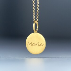 Colar de disco personalizado / Pingente de moeda de ouro maciço / Pingente de letra personalizado / Presente delicado para noiva