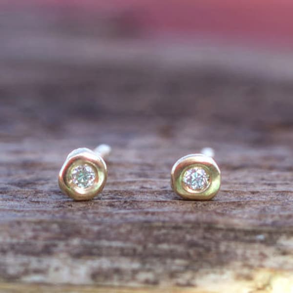 Puces d'oreilles en or massif et diamants naturels / Petite joaillerie avec pierres précieuses