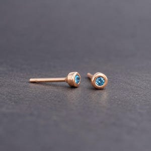 Massief gouden oorstekers met kiezelsteentjes: kleine oorstekers met edelstenen (robijn, saffier, diamant) 207H-G
