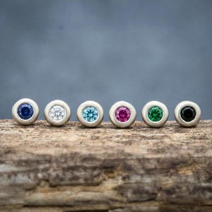 Kleine massief gouden edelsteenstekker: enkele minimalistische oorbel, diamant, 9k 14k 18k 207H-S