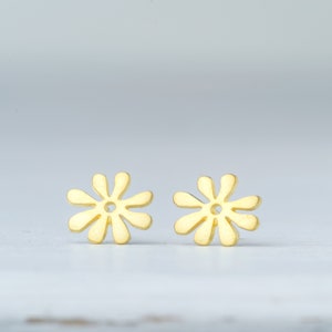 Solid Gold Flower Earrings / Tiny Daisy Studs / 9k 14k or 18k