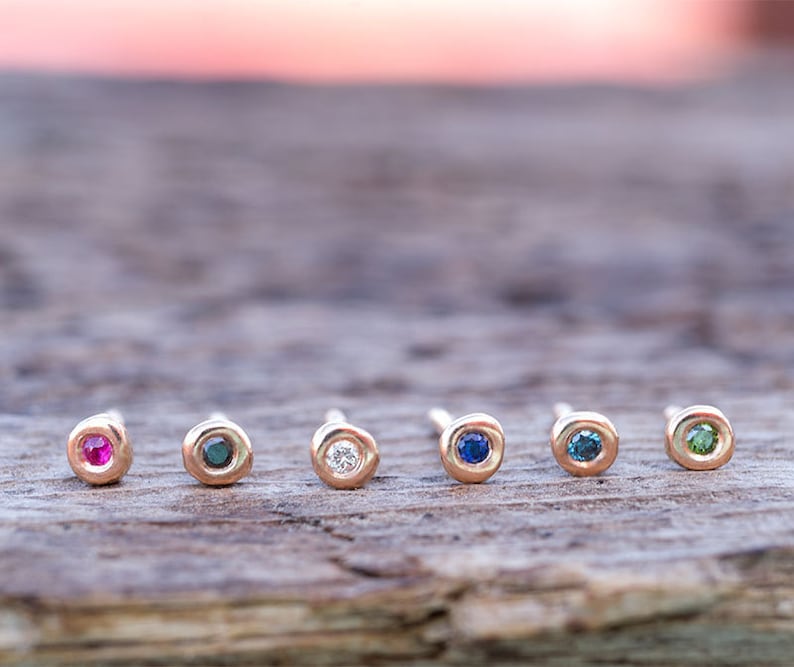 SINGLE Extra Tiny Gold gemstone Earring 1. white diamond
3. blue sapphire
4. pink sapphire
5. black diamond
6. blue diamond (teal blue)
7. ruby