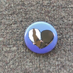 Rat heart 32mm pin badge image 3