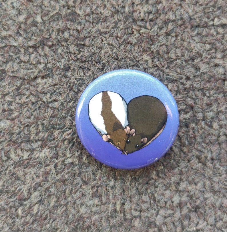 Rat heart 32mm pin badge image 3