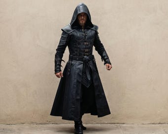 Gabardina de guerrero medieval para Halloween, cosplay y Ren Faire: abrigo largo de asesino de cuero auténtico negro para hombre con capucha.