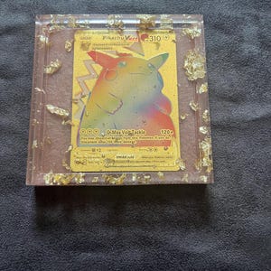 Goldfolien-Pokémon-Karten-Harz-Untersetzer mit Goldflocken- und Meerjungfrau-Glimmerpulver-Rückseite