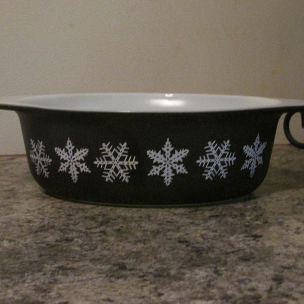 Pyrex 043 Black Snowflake Casserole