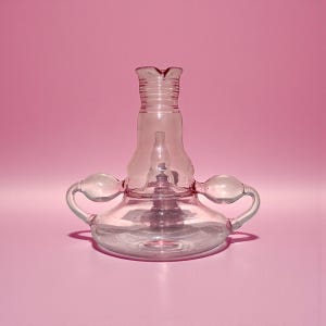 Wijnkaraf: baarmoedervormige wijn