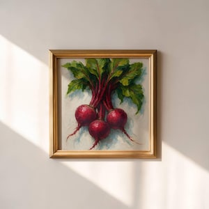 Puede incluir: Pintura enmarcada de tres remolachas rojas con hojas verdes. Las remolachas están agrupadas, con sus raíces extendiéndose hacia abajo. La pintura tiene un estilo suave y pictórico, con un marco dorado.