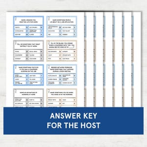 Pu&ograve; includere: Un set di carte da gioco stampabili blu e bianche con il titolo "Chiave di risposta per l'host". Le carte hanno una variet&agrave; di domande e suggerimenti per un gioco.