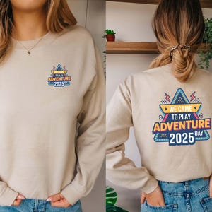 2 Sides Adventure Day 2025 バージョン2 Tシャツ、スウェットシャツ、パーカー