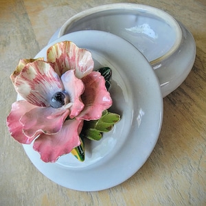 Vintage M&R Italy capodimonte style trinket box