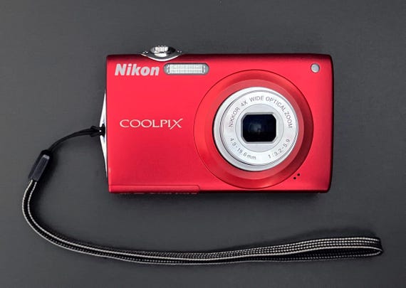 Nikon Coolpix S205 Digital Point & Shoot Camera _ 12mp _ 4x Zoom _