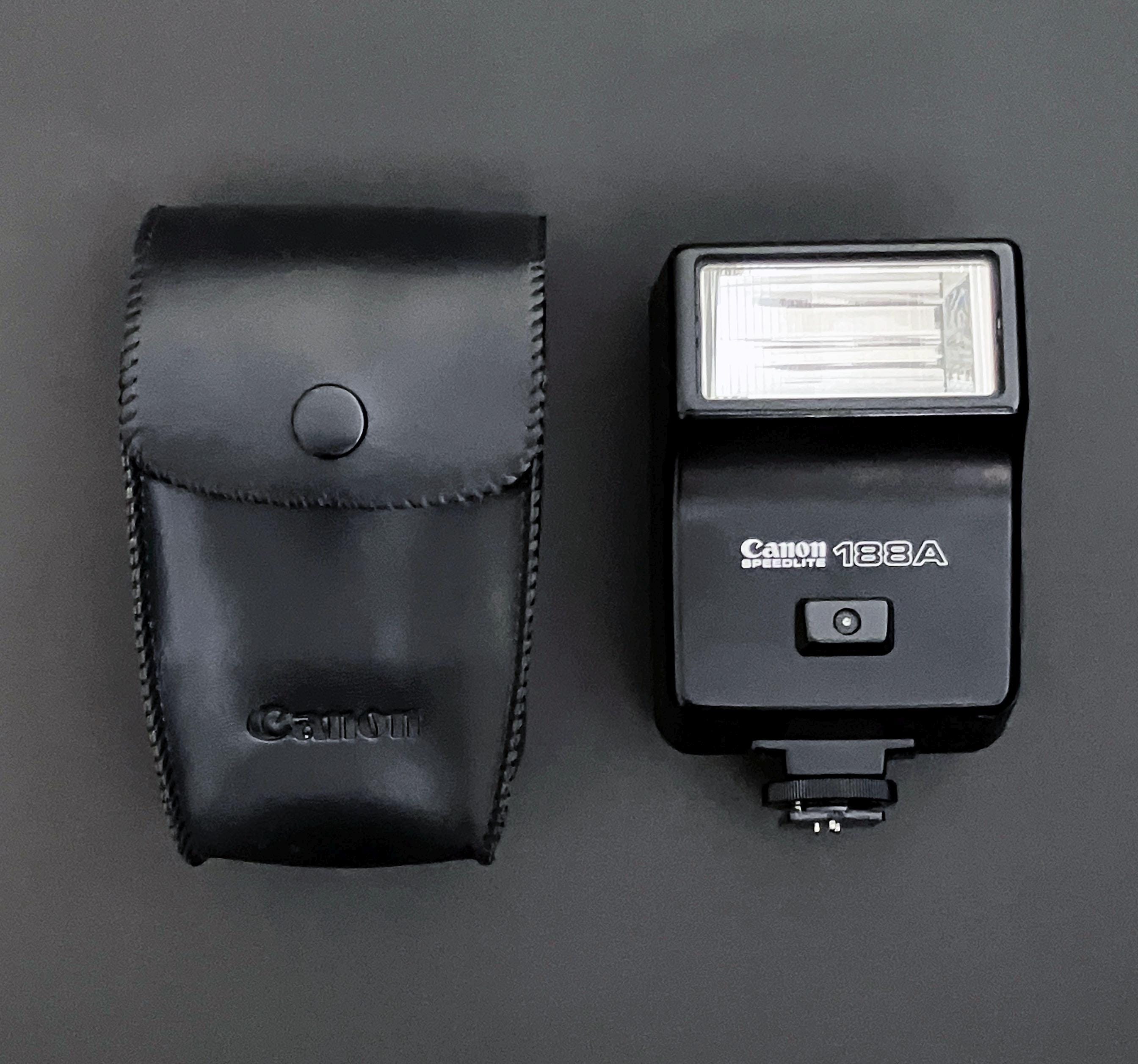 Canon AE-1 フィルムカメラ、Canon 188Aフラッシュのセット Canon AE-1 フィルムカメラ、Canon 188Aフラッシュのセット