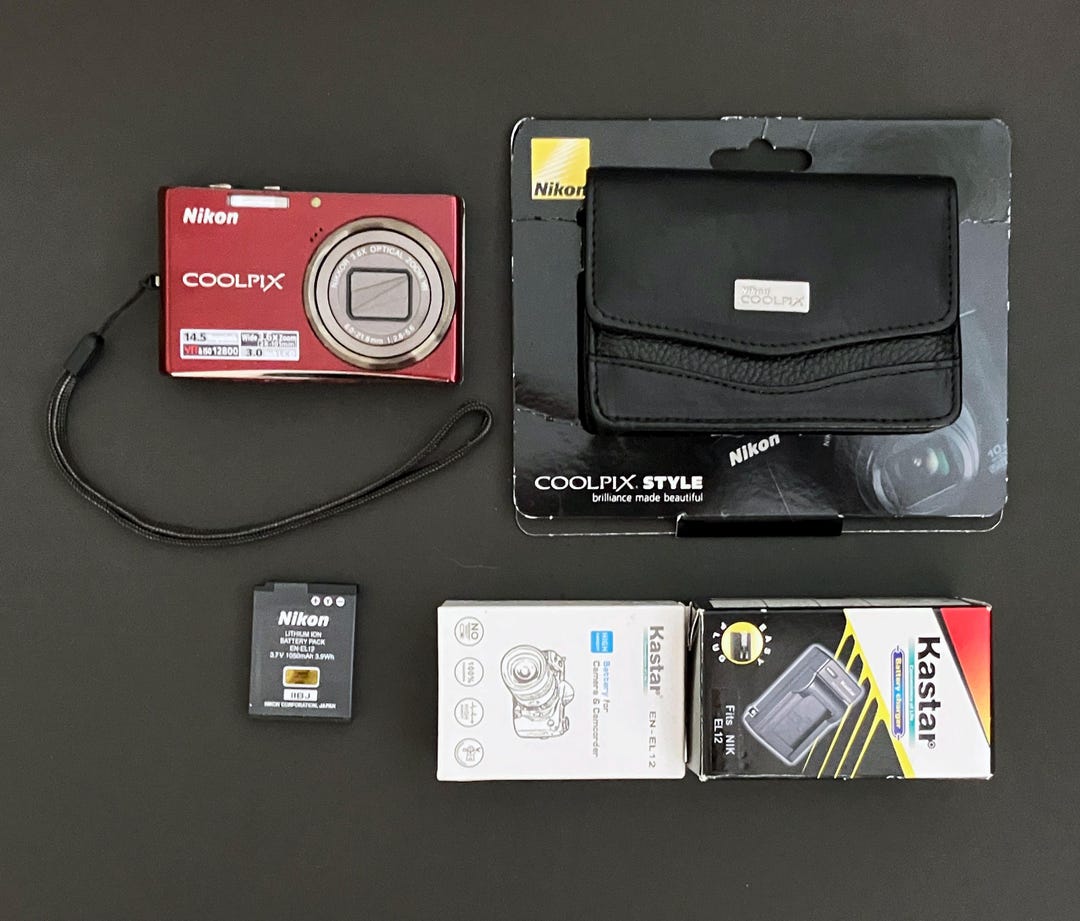Kastar LCD Wall Charger For Nikon EN‑EL12 & Coolpix S630 – With 1200mAh Battery