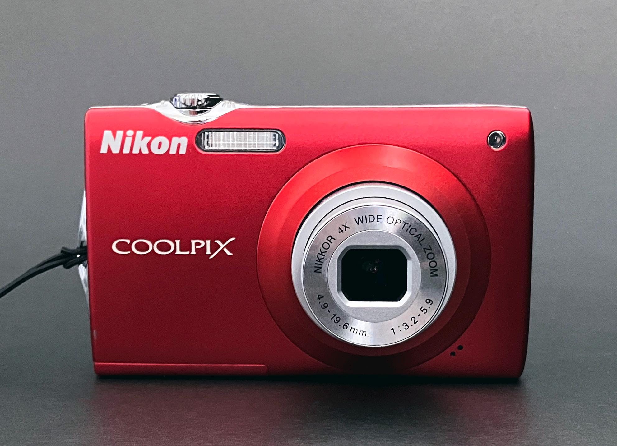 Nikon Coolpix S205 Digital Point & Shoot Camera _ 12mp _ 4x Zoom _