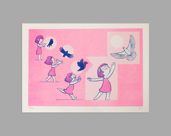 Volar. Impresión en risografía de colores vibrantes. Tamaño A4. Niña jugando con sombras chinescas