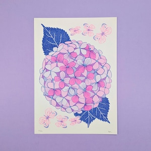 Impressão risográfica. Hortênsia com borboletas. Tamanhos A3, A4, A5. Arte de parede. Design floral. Impressão artística. Decoração de casa.