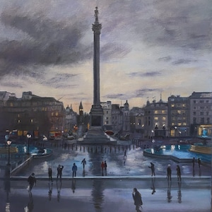 Dopo la pioggia, un biglietto di auguri basato su un dipinto a olio originale di Trafalgar Square dopo la pioggia, con la colonna di Nelson e le pozzanghere incluse -