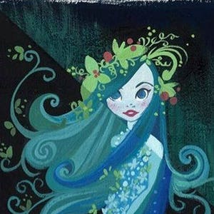 Peut inclure: Une peinture d'une femme aux longs cheveux bleus et une couronne de fleurs. Elle porte une robe bleue à motifs floraux. L'arrière-plan est bleu foncé et vert.