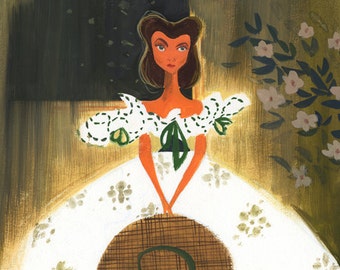 Può includere: Una donna con un vestito bianco con ricami floreali si trova in un giardino. Tiene in mano un cappello di paglia marrone davanti a sé. Lo sfondo è verde scuro con fiori bianchi.