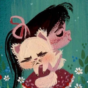 Peut inclure: Une fille aux cheveux noirs et un nœud rose tient un chat blanc dans ses bras. Elles se tiennent dans un champ d'herbe verte avec des fleurs blanches et bleues. L'arrière-plan est de couleur vert turquoise.