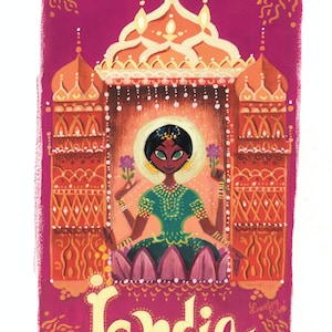 Peut inclure: Une illustration colorée d'une femme vêtue d'une tenue verte et rose, assise en position de lotus avec des fleurs dans les mains. La femme est entourée d'une arche dorée aux détails complexes. L'arrière-plan est d'un rose vibrant avec des accents dorés. Le mot "India" est écrit en lettres jaunes en bas de l'image.