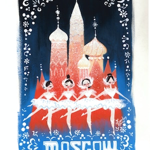Peut inclure: Une illustration de style vintage de cinq ballerines en tutus blancs se produisant devant un bâtiment rouge et blanc sur fond bleu. Le bâtiment est décoré de flocons de neige blancs et le texte "& MOSCOW 3" est en bas de l'image.