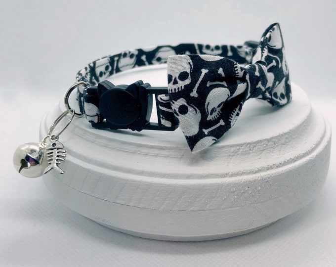 Handmade Cat Collar - Skulls