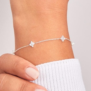 925 Sterling Silver Clover Bracelet, Christmas Gifts for Her, Minimalist Bracelet for Women, Unique Holiday Jewelry, Gifts for Wife or Mom