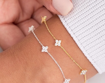 Tiny Clover Bracelet, Dainty Four Leaf Clover Bracelet, Floral Jewelry, Gift for Her, Girlfriend Gift, Christmas Gifts