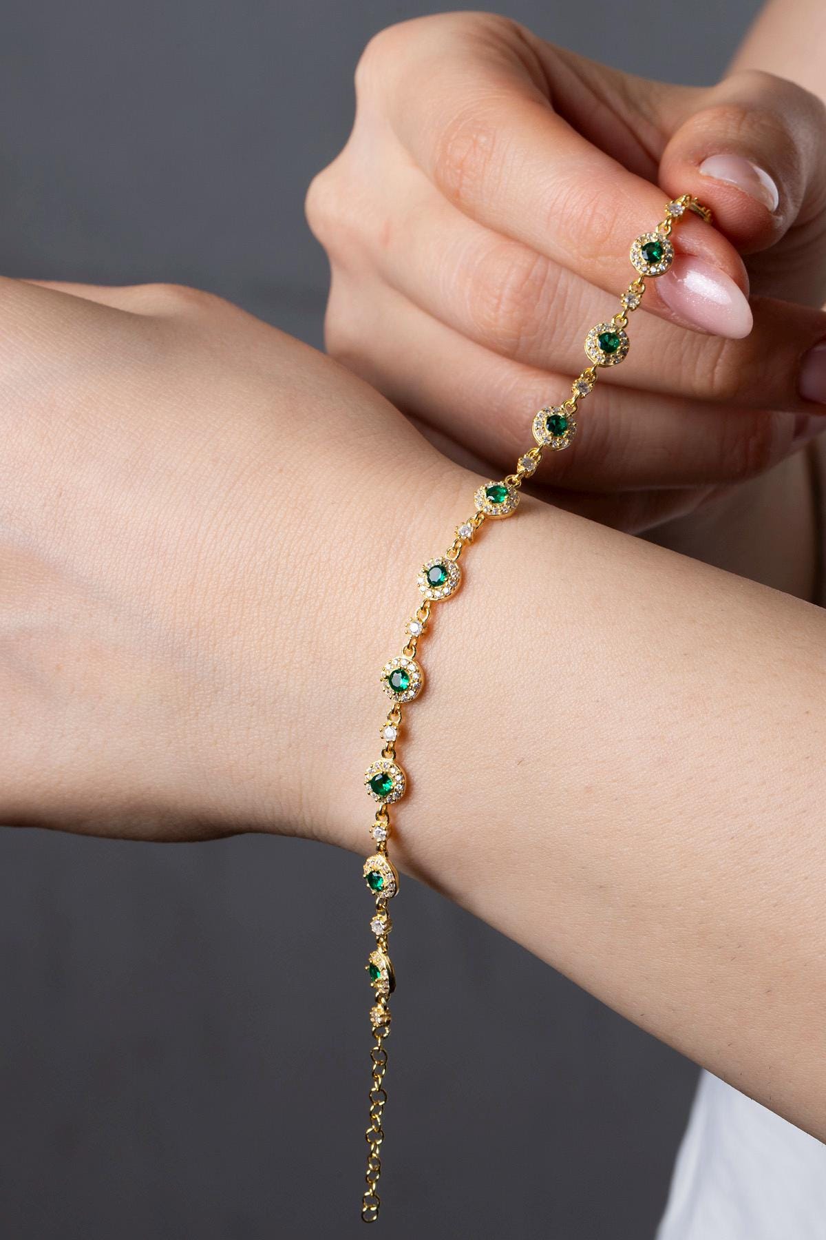Bracelet tennis émeraude en or 14 carats, bracelet émeraude délicat, bracelet pour maman, cadeaux pour maman, cadeau fête des mères, bracelet en argent délicat