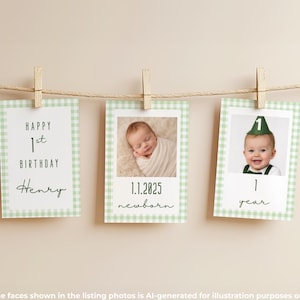 Könnte beinhalten: Drei rechteckige Karten mit hellgrünem Vichy-Karo-Rand, die mit Holzklammern an einer Schnur hängen. Die Karten enthalten Text wie Happy 1st Birthday Henry, 1.1.2025 newborn und 1 year sowie Fotos eines Babys.