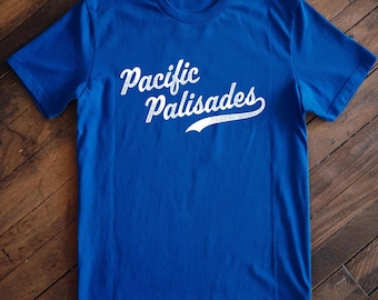 Maglietta Pacific Palisades / Maglietta da baseball vintage / Regalo per gli amanti del quartiere di Los Angeles