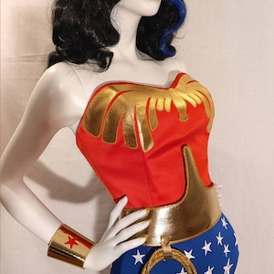 Costume Wonder Woman classique complet de Lynda Carter saison 2 : corset emblème, ceinture, diadème, poignets et votre choix de bas avec cape... image 2