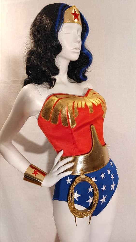 Amazon.co.jp: ◇直筆サイン ◇リンダ カーター ◇Lynda Carter