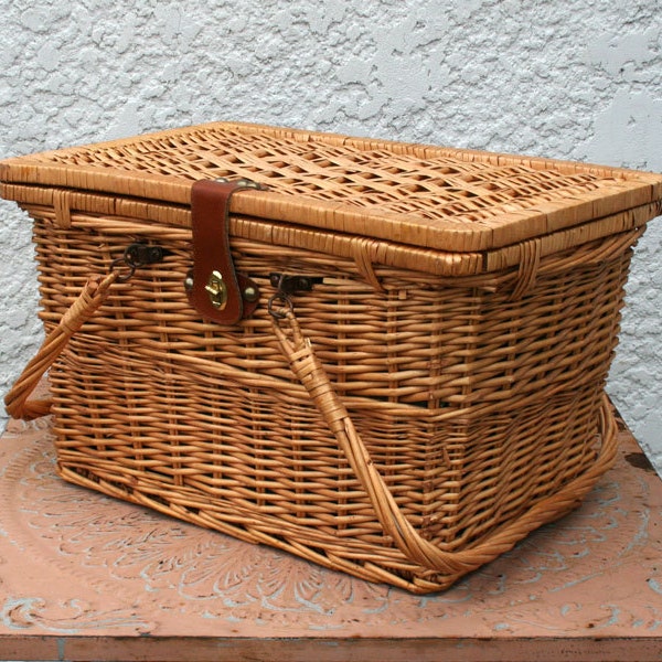 Large Vintage Woven Wicker Basket - Cotton Lining, White Hard Plastic Mugs/Flatware - Set for Four
