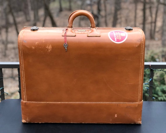 Gorgeous Vintage Pecan Brown Leather Suitcase, "W… - image 3