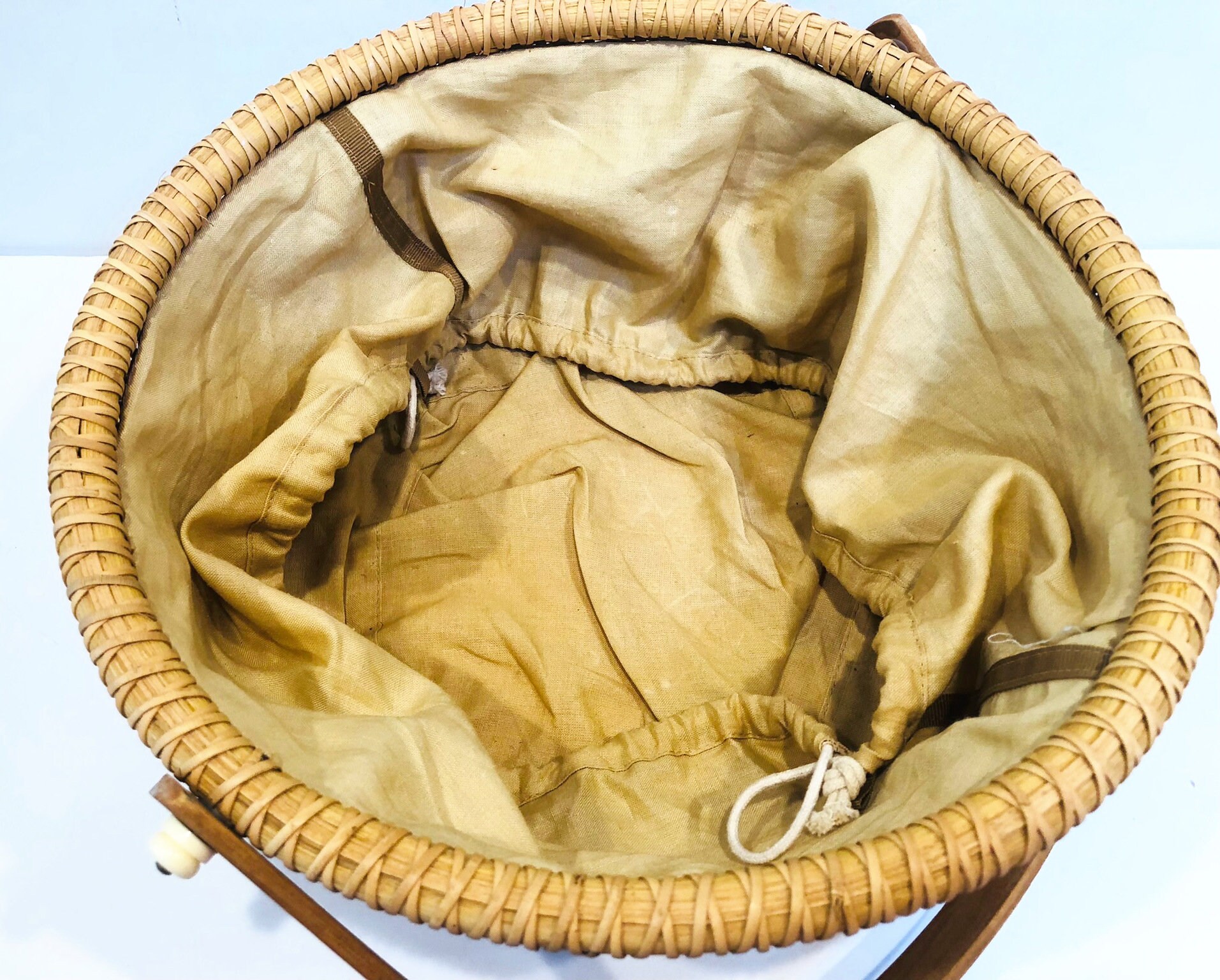 Beautiful Large Nantucket Style Basket - Linen Lining W