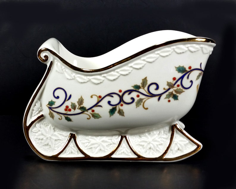 KT410 Christmas Serving Christmas Decor Vintage Mikasa Holly Sleigh Centerpiece Bowl