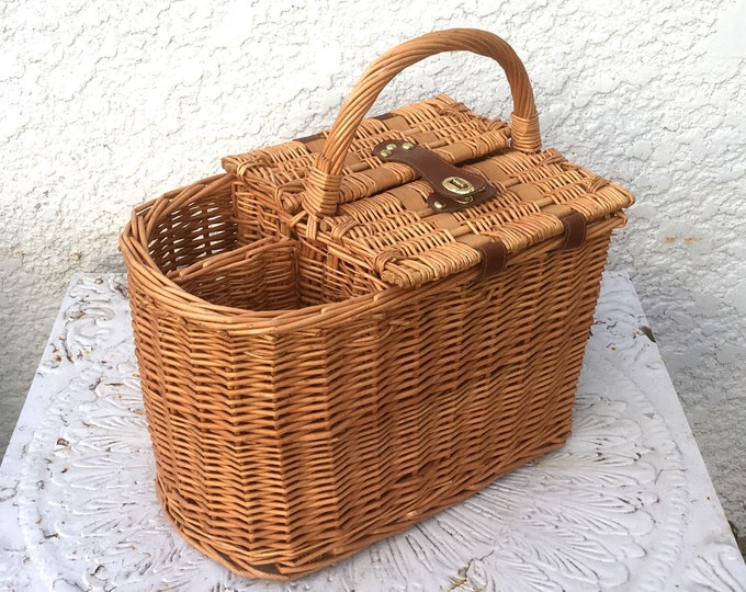 Large Wicker Picnic Basket, Summery Cotton Lining, 2 Wine Bottle