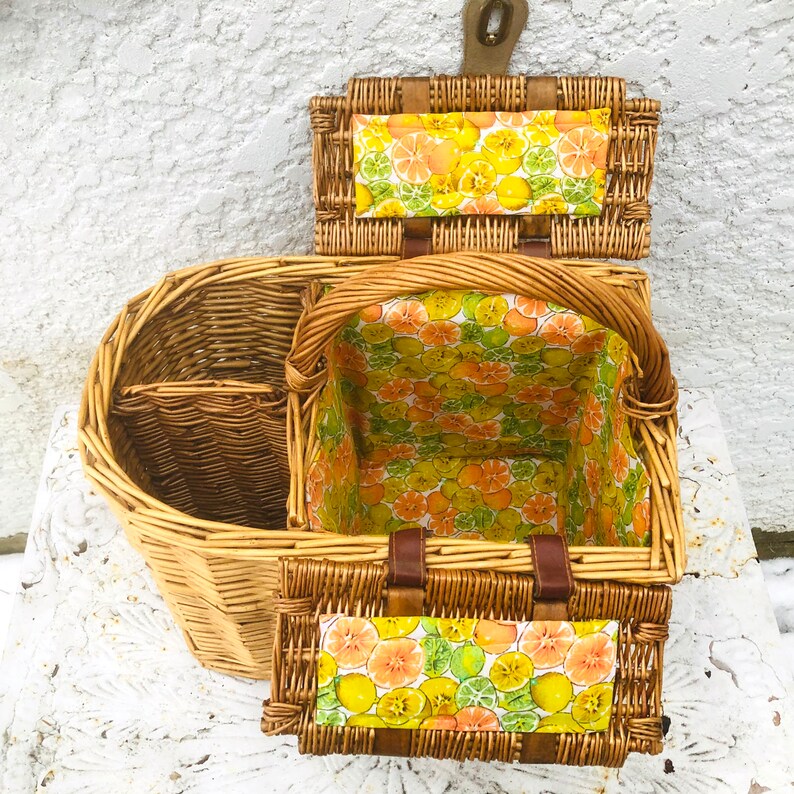 2 Wine Bottle Holders Vintage Wicker Picnic Basket Summer-y Cotton Lining