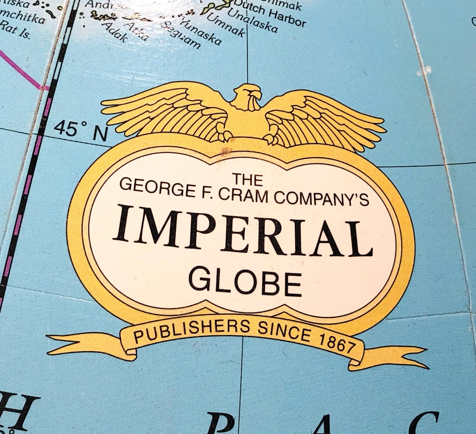 Globe terrestre impérial Crams debout sur un support en bois tourné et en  laiton, modèle n ° 16. en vente sur Pamono